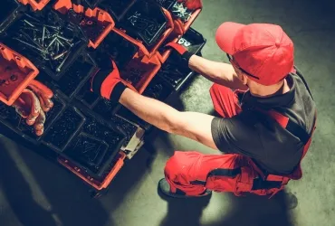 Grijze en donkerblauwe magazijnbakken voor industrieel gebruik